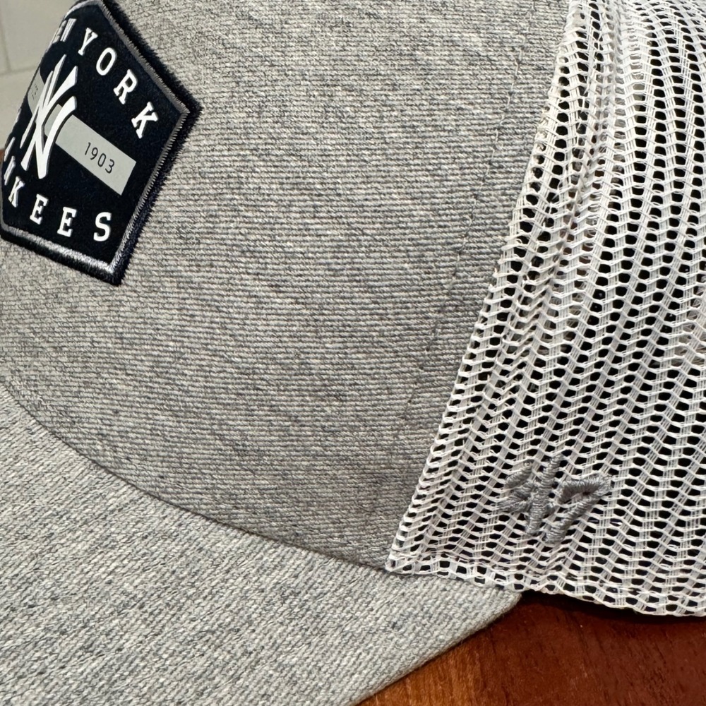47 Brand New York‎ Yankees MLB Trucker Hat Gray White Mesh Snapback OSFA Cap - Picture 3 of 8